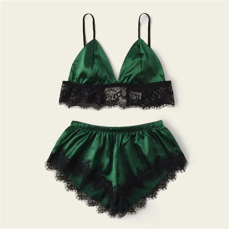 "Velvet Dreams – Lot de 5 ensembles pyjama satinés à dentelle pour nuits sensuelles"