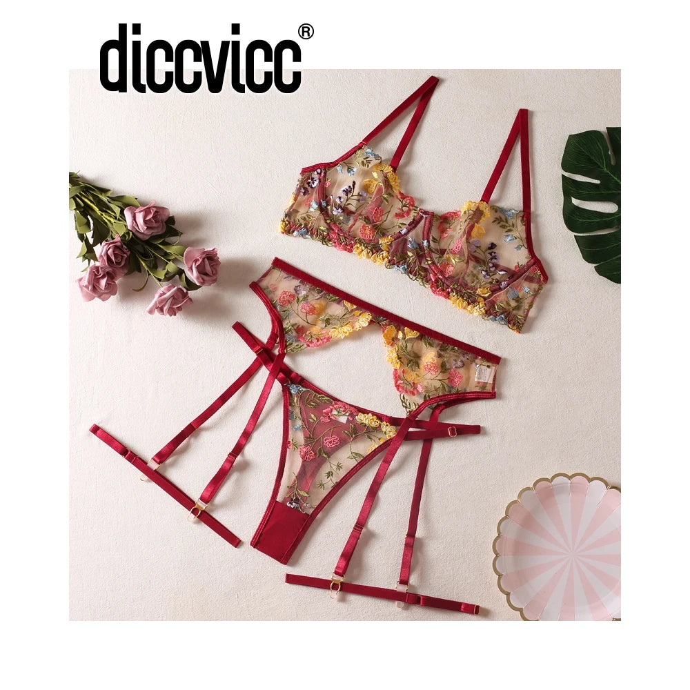 "Éclat Sauvage" – Ensemble brodé transparent à armatures & jarretelles dorées