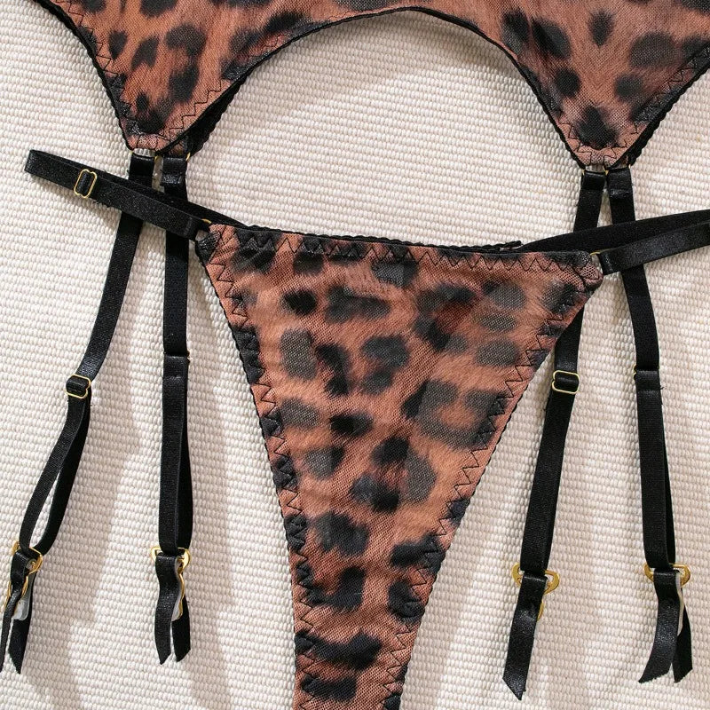 Ensemble Lingerie Léopard “Instinct Sauvage” – 6 pièces Push-Up, Bas & Accessoires