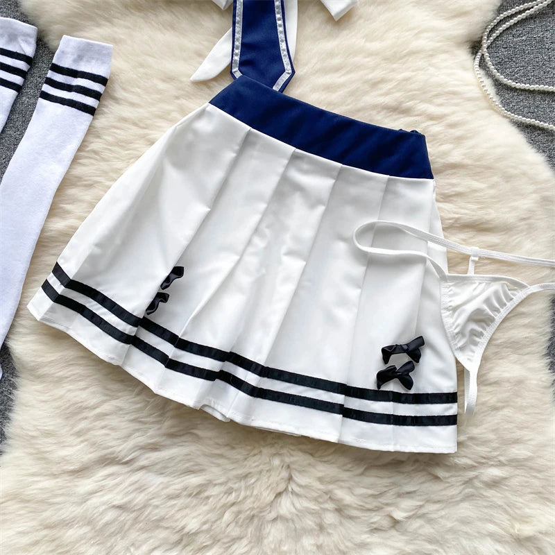 Set “Sailor Tease” – Lingerie Écolière Style Marin, Haut Court à Bretelles & Mini-Jupe Plissée