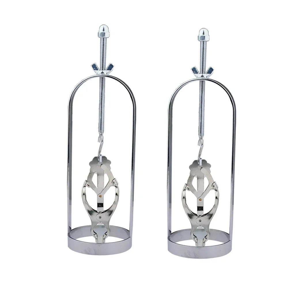 Pinces à Tétons Métalliques – Cage de Stimulation NippleGrip
Du frisson contrôlé à la montée du désir.