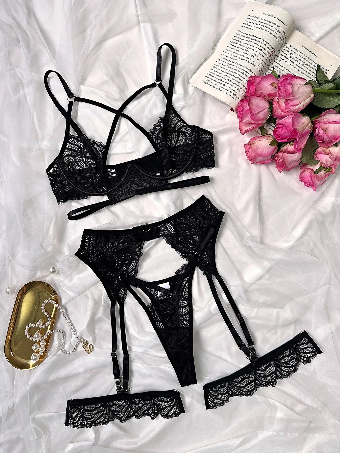 "Black Obsession" – Ensemble push-up noir avec dentelle, string et jarretelles ajustables