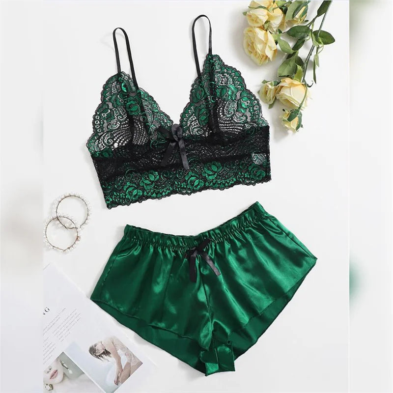 "Velvet Dreams – Lot de 5 ensembles pyjama satinés à dentelle pour nuits sensuelles"