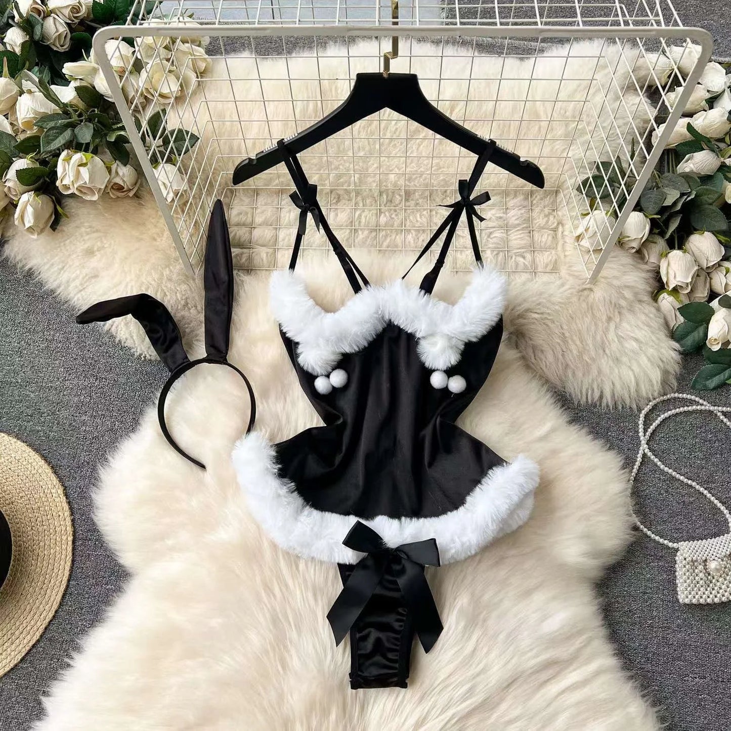 Body Sexy Noël – Lingerie Rouge V Profond avec Fourrure Blanche et Lien au Dos