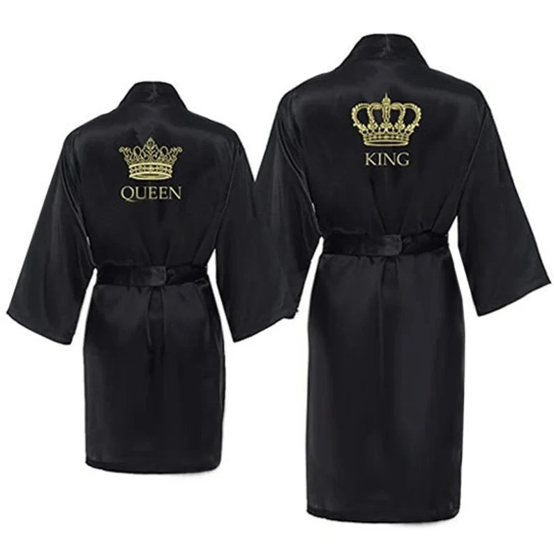 Duo de Kimonos Satinés "King & Queen" – Peignoirs Assortis Couple Élégance & Sensualité