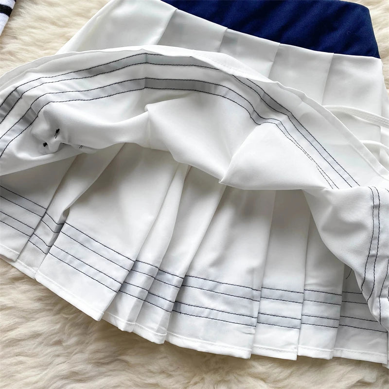 Set “Sailor Tease” – Lingerie Écolière Style Marin, Haut Court à Bretelles & Mini-Jupe Plissée