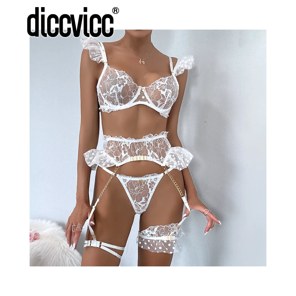 “Étreinte Nocturne – Ensemble lingerie brodée avec soutien-gorge transparent et string chaîne”